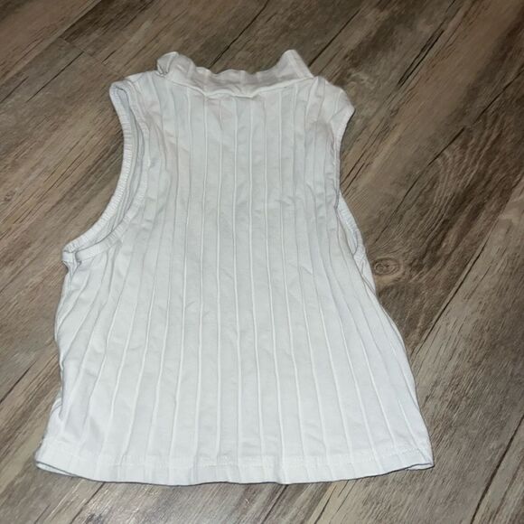 Crop top  - Picture 1 of 2